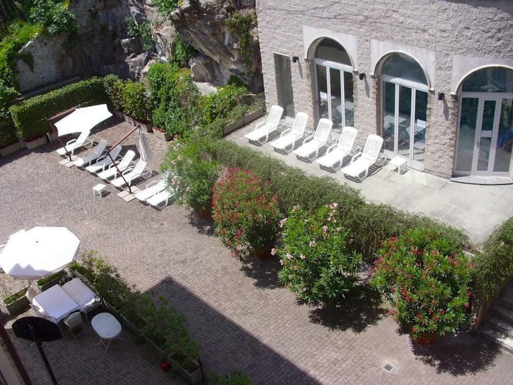 Larius Apartment Parking Carate Urio Екстериор снимка